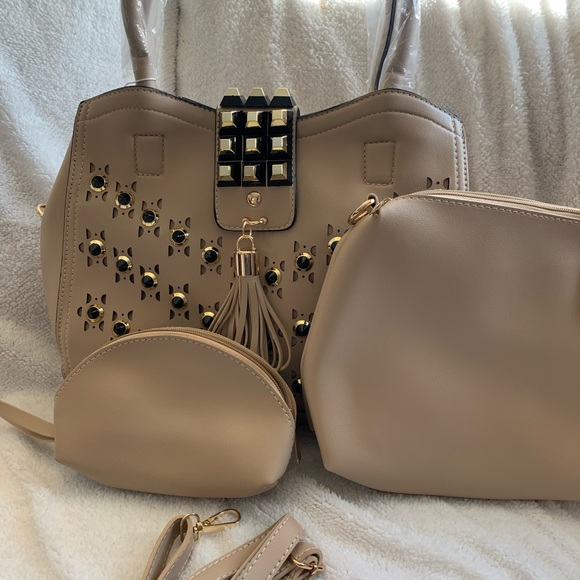 Cream colored purse set - Picture 2 of 6